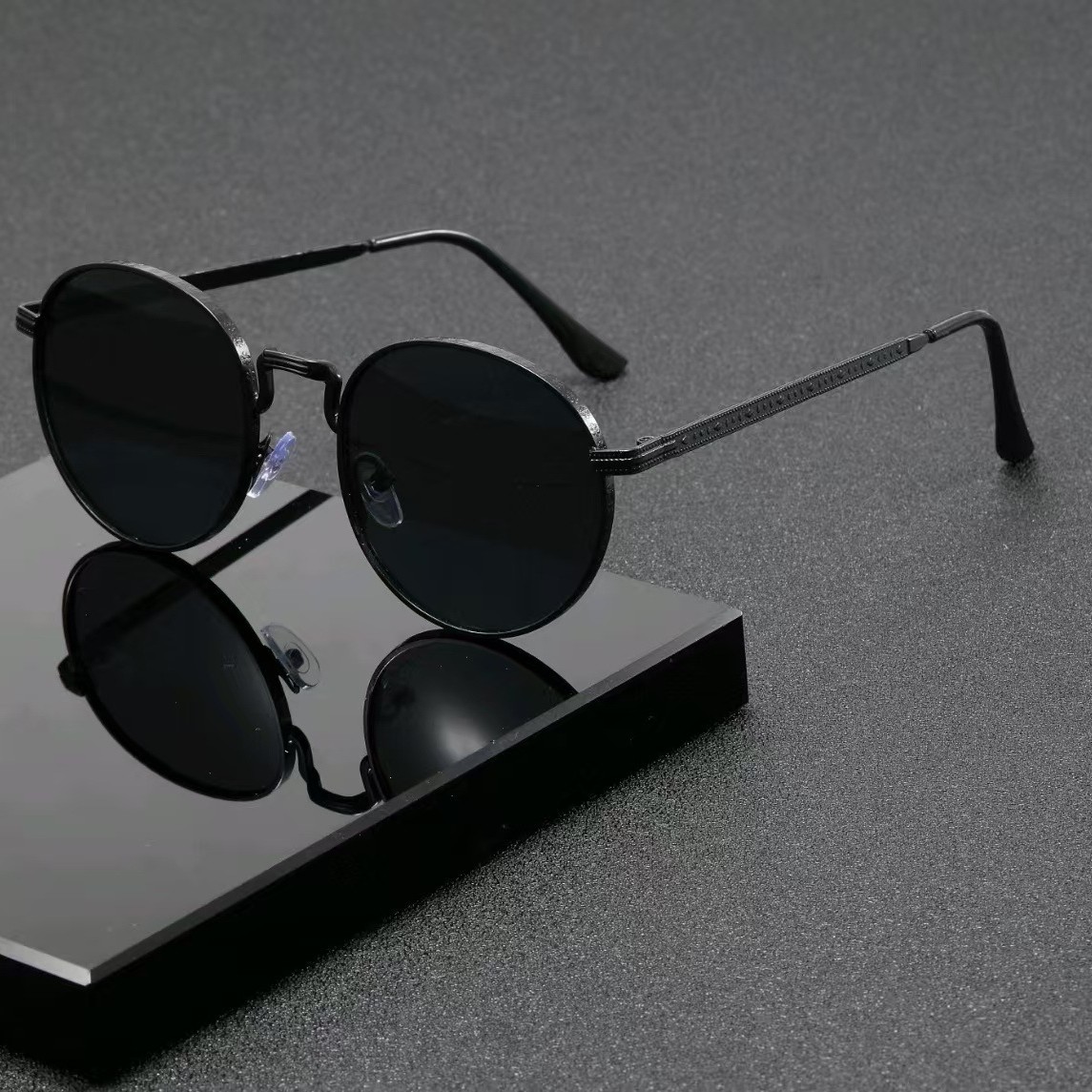 Fashion Classic Round Sunglass - Vintage Fashion Enthusiasts 评论和价格