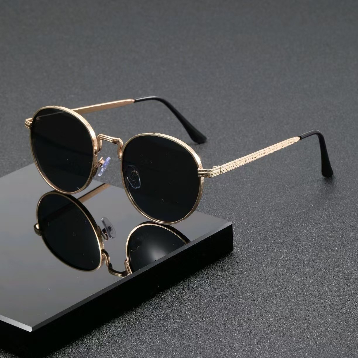 Fashion Classic Round Sunglass - Vintage Fashion Enthusiasts 评论和价格
